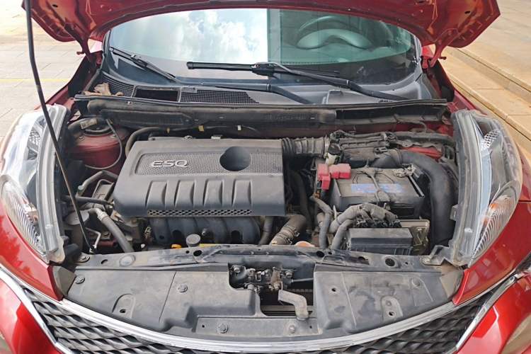 Used Infiniti ESQ 2014 1.6L Luxury Edition Engine Bay