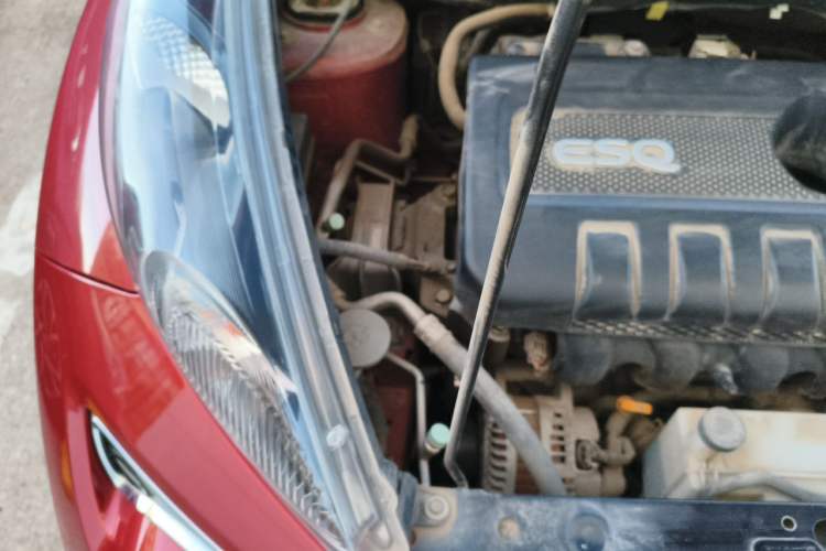 Used Infiniti ESQ 2014 1.6L Spontaneous Edition Engine Bay Right