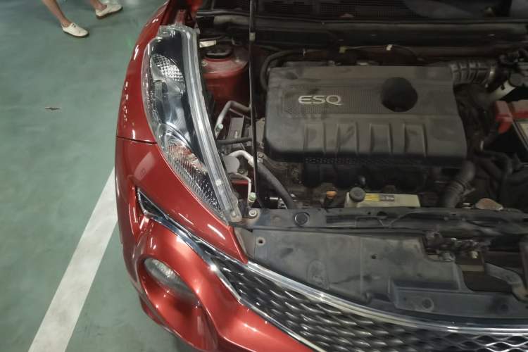 Used Infiniti ESQ 2014 1.6L Spontaneous Edition Engine Bay Right