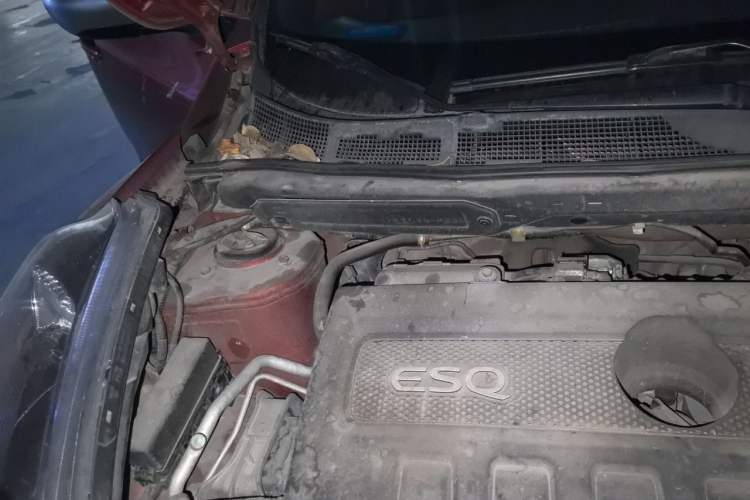 Used Infiniti ESQ 2014 1.6L Spontaneous Edition Engine Bay Right