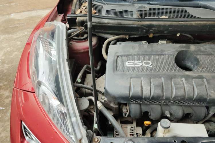 Used Infiniti ESQ 2014 1.6L Spontaneous Edition Engine Bay Right