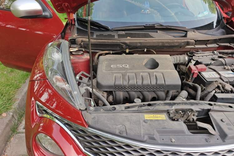 Used Infiniti ESQ 2014 1.6L Spontaneous Edition Engine Bay Right
