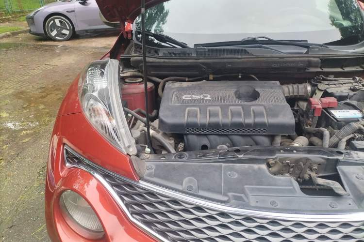 Used Infiniti ESQ 2014 1.6L Spontaneous Edition Engine Bay Right