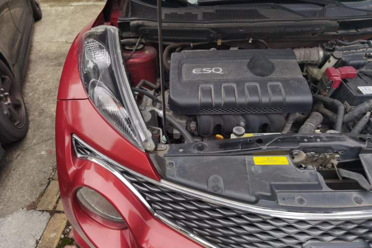 Used Infiniti ESQ 2014 1.6L Spontaneous Edition Engine Bay Right