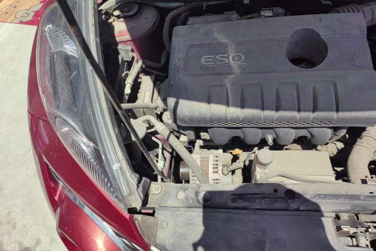 Used Infiniti ESQ 2014 1.6L Luxury Edition Engine Bay Right