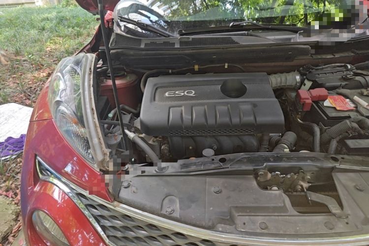 Used Infiniti ESQ 2014 1.6L Spontaneous Edition Engine Bay Right