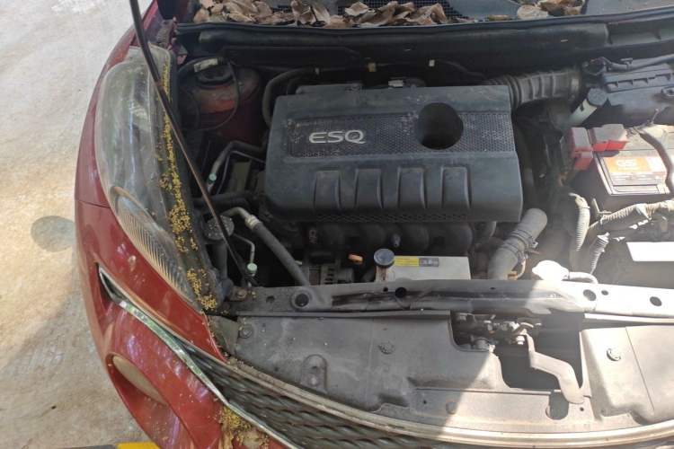 Used Infiniti ESQ 2014 1.6L Spontaneous Edition Engine Bay Right