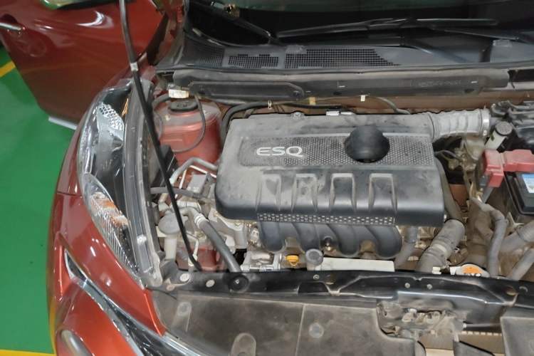 Used Infiniti ESQ 2014 1.6L Spontaneous Edition Engine Bay Right