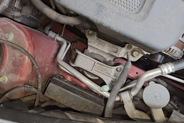 Used Infiniti ESQ 2014 1.6L Spontaneous Edition Engine Bay Right