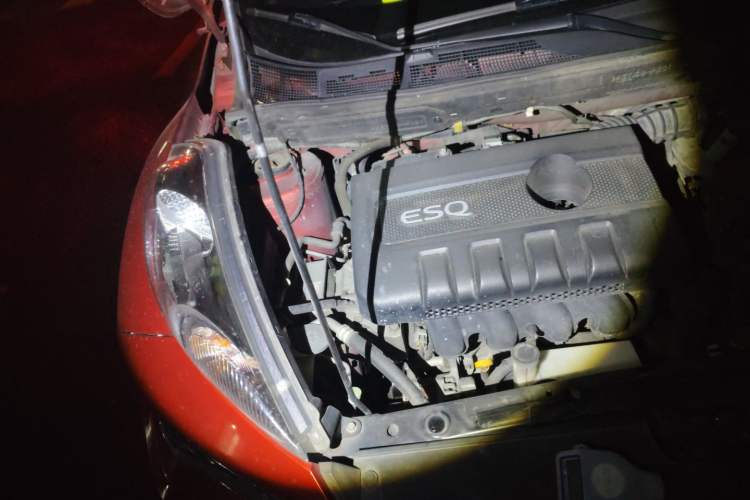 Used Infiniti ESQ 2014 1.6L Spontaneous Edition Engine Bay Right