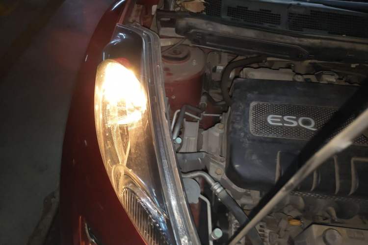 Used Infiniti ESQ 2014 1.6L Spontaneous Edition Engine Bay Right
