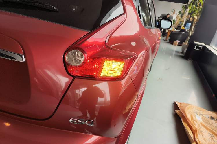 Used Infiniti ESQ 2014 1.6L Spontaneous Edition Exterior 3