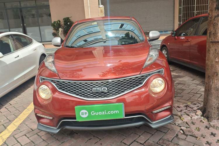 Used Infiniti ESQ 2014 1.6L Luxury Edition Front