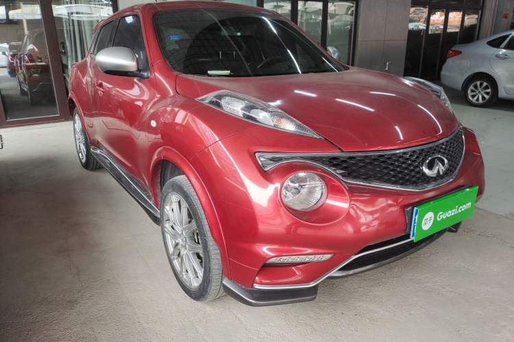 Used Infiniti ESQ 2014 1.6L Spontaneous Edition Front Right 45 Deg