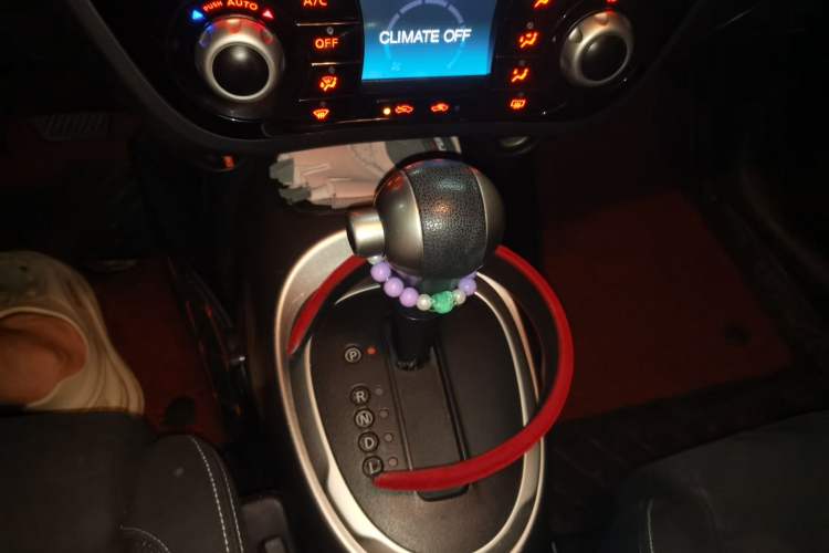 Used Infiniti ESQ 2014 1.6L Spontaneous Edition Gear Lever