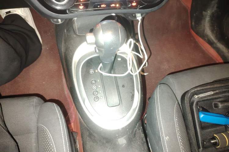 Used Infiniti ESQ 2014 1.6L Spontaneous Edition Gear Lever