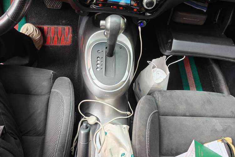 Used Infiniti ESQ 2014 1.6L Spontaneous Edition Gear Lever