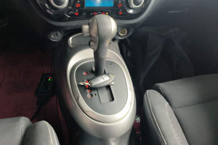 Used Infiniti ESQ 2014 1.6L Spontaneous Edition Gear Lever