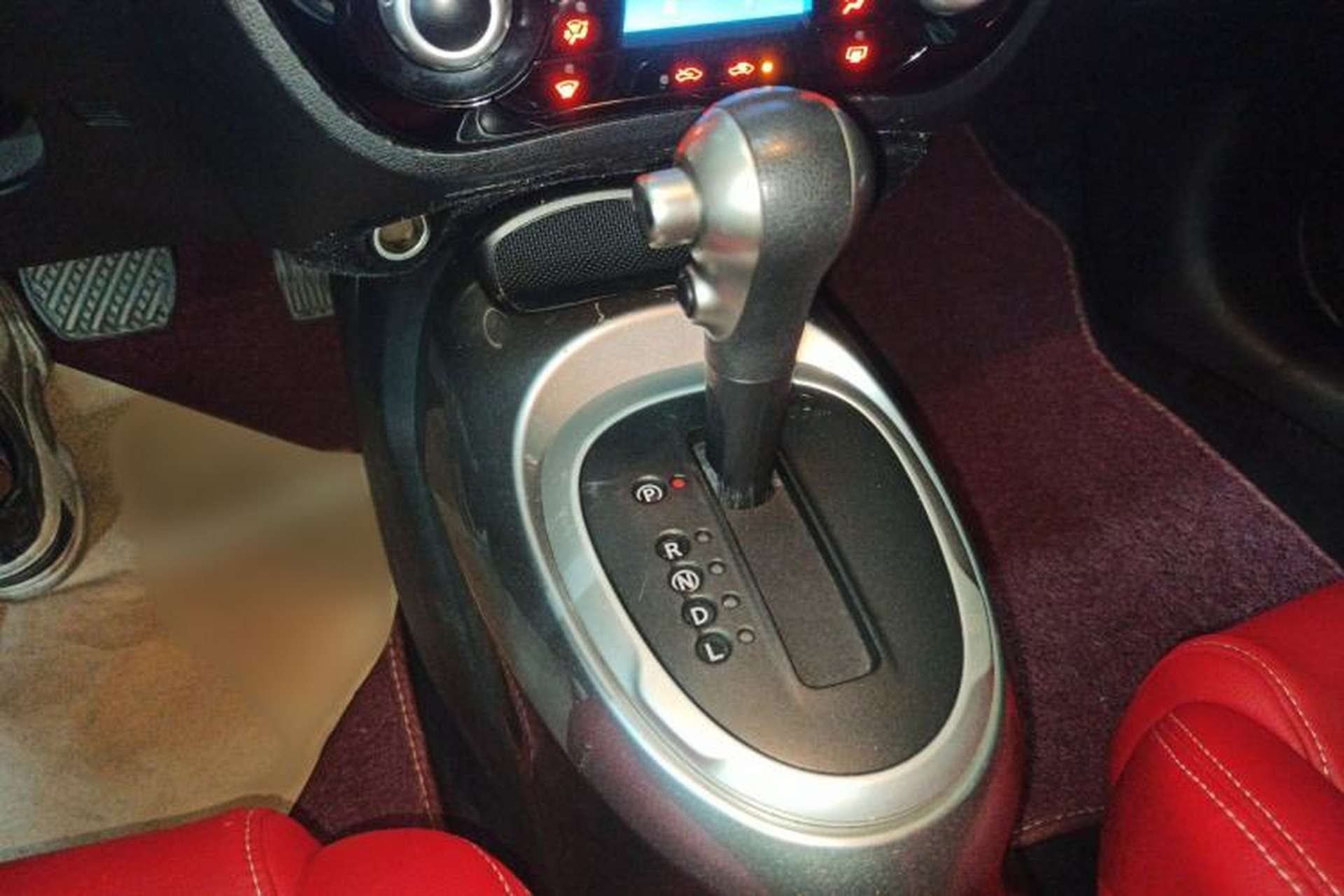 Used Infiniti ESQ 2014 1.6L Spontaneous Edition Gear Lever