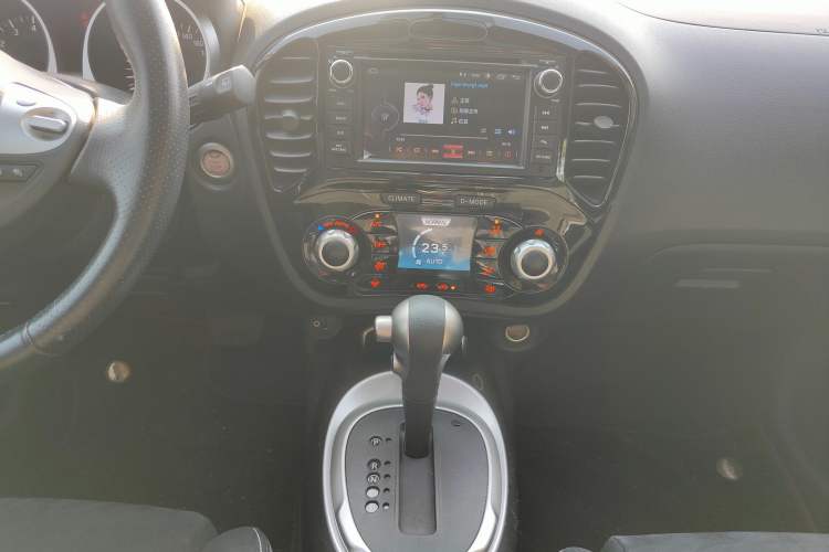 Used Infiniti ESQ 2014 1.6L Spontaneous Edition Gear Lever