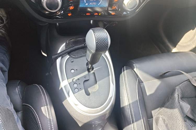 Used Infiniti ESQ 2014 1.6T Dynamic Edition Gear Lever