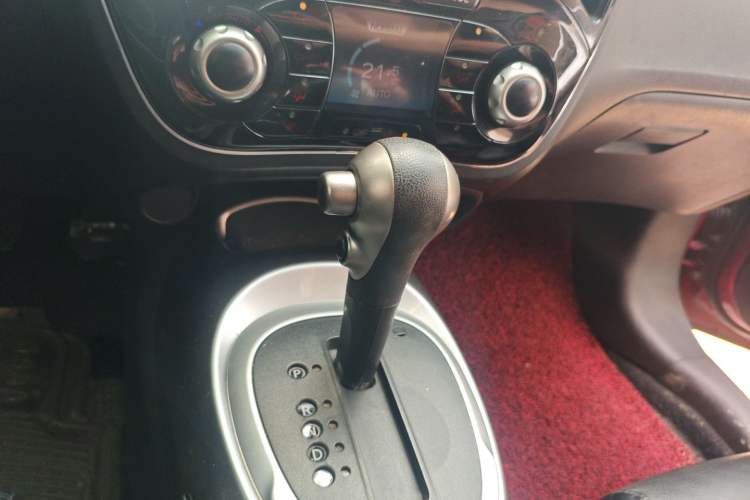 Used Infiniti ESQ 2014 1.6L Luxury Edition Gear Lever