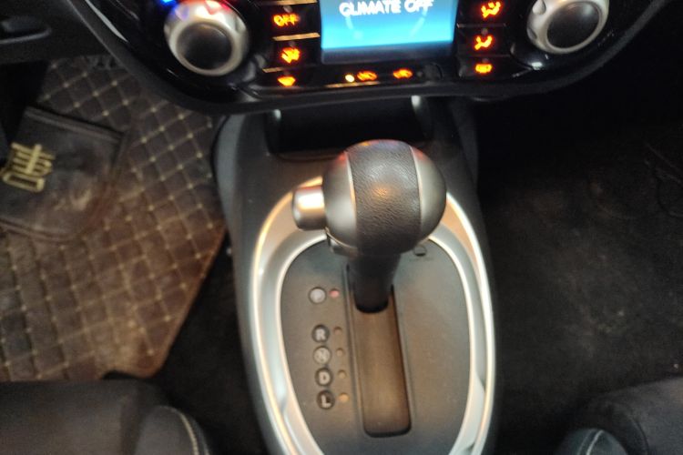 Used Infiniti ESQ 2014 1.6L Spontaneous Edition Gear Lever