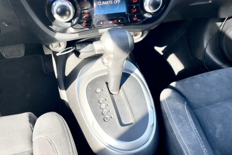 Used Infiniti ESQ 2014 1.6L Spontaneous Edition Gear Lever
