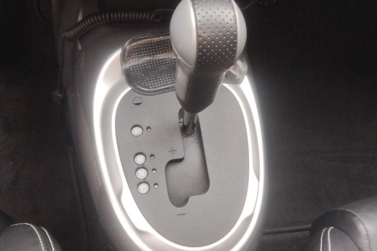 Used Infiniti ESQ 2014 1.6T Dynamic Edition Gear Lever