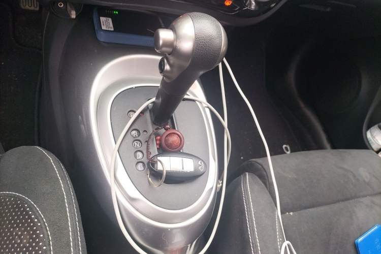 Used Infiniti ESQ 2014 1.6L Spontaneous Edition Gear Lever