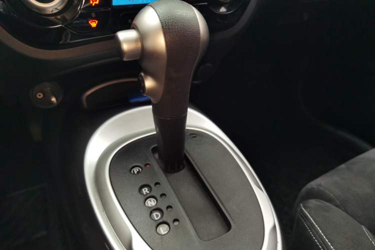 Used Infiniti ESQ 2014 1.6L Spontaneous Edition Gear Lever