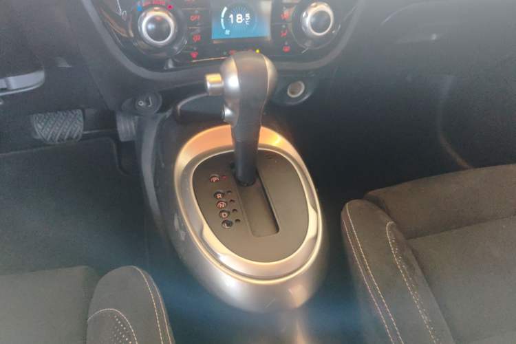 Used Infiniti ESQ 2014 1.6L Spontaneous Edition Gear Lever