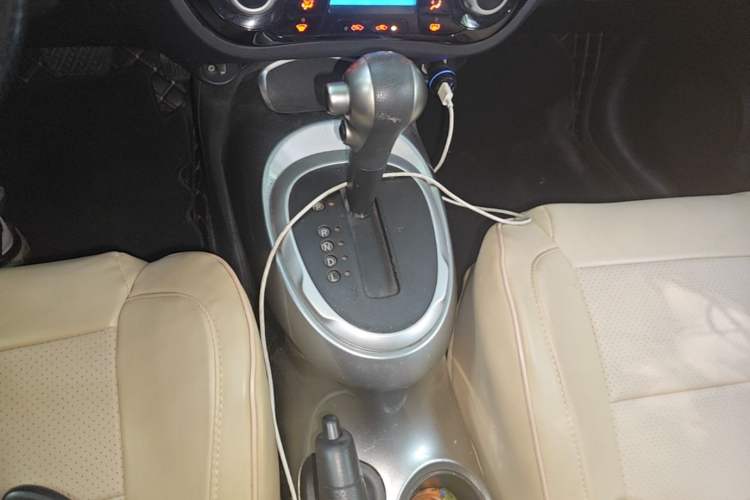 Used Infiniti ESQ 2014 1.6L Spontaneous Edition Gear Lever