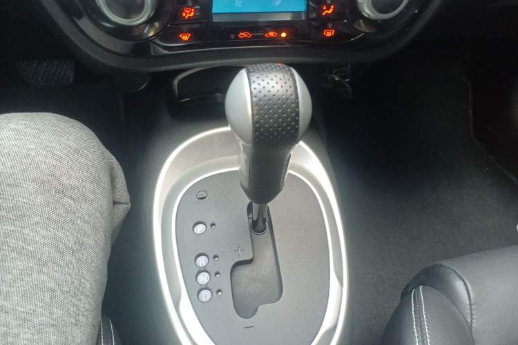 Used Infiniti ESQ 2014 1.6T Dynamic Edition Gear Lever