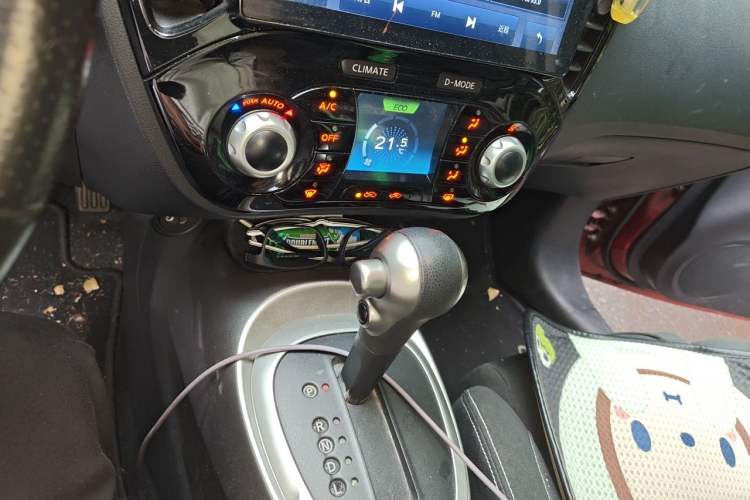 Used Infiniti ESQ 2014 1.6L Spontaneous Edition Gear Lever