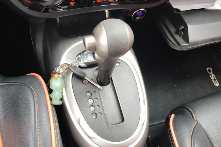 Used Infiniti ESQ 2014 1.6L Spontaneous Edition Gear Lever