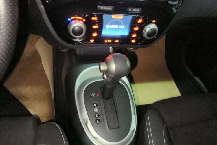 Used Infiniti ESQ 2014 1.6L Spontaneous Edition Gear Lever