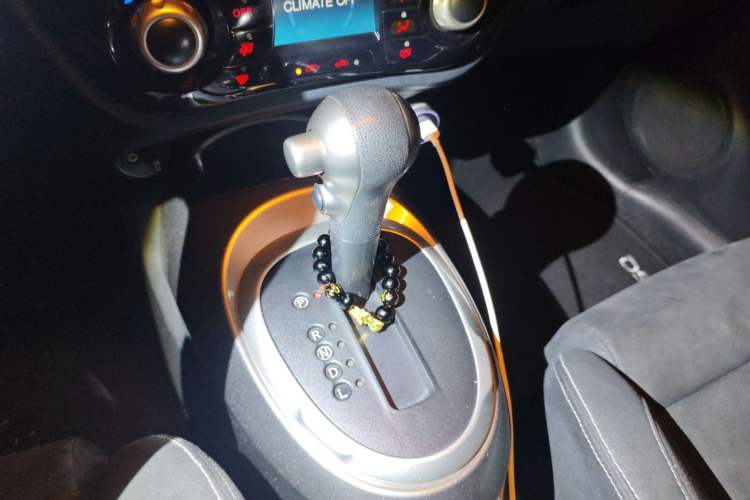 Used Infiniti ESQ 2014 1.6L Spontaneous Edition Gear Lever