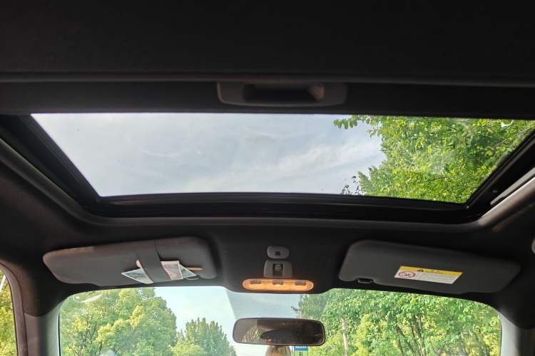 Used Infiniti ESQ 2014 1.6L Spontaneous Edition Headliner