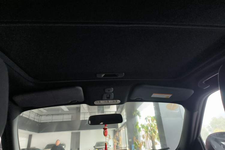 Used Infiniti ESQ 2014 1.6L Spontaneous Edition Headliner