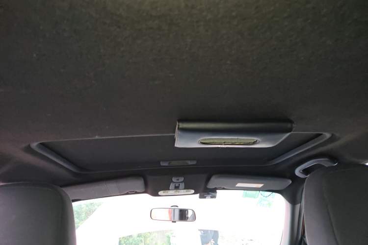 Used Infiniti ESQ 2014 1.6L Spontaneous Edition Headliner