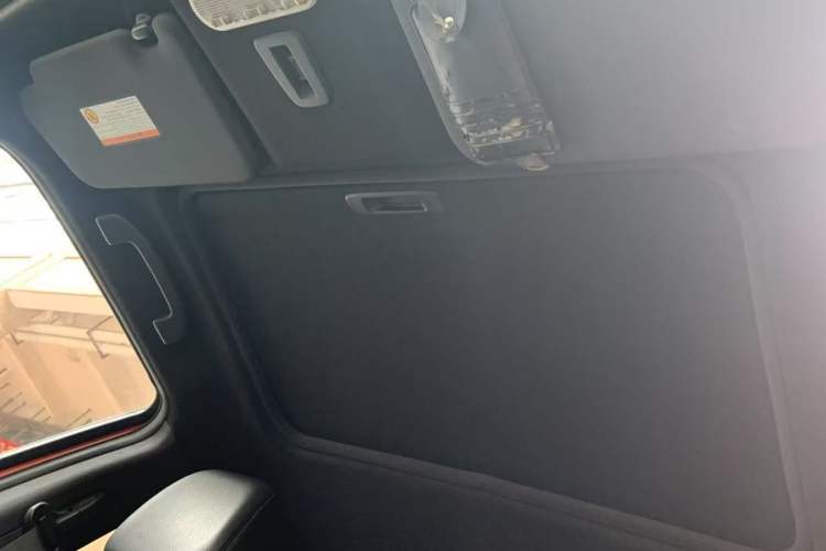 Used Infiniti ESQ 2014 1.6L Luxury Edition Headliner