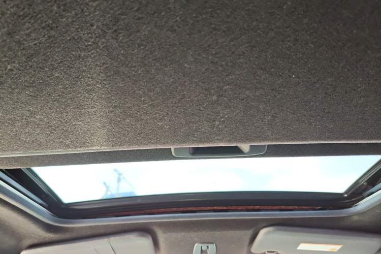 Used Infiniti ESQ 2014 1.6L Luxury Edition Headliner