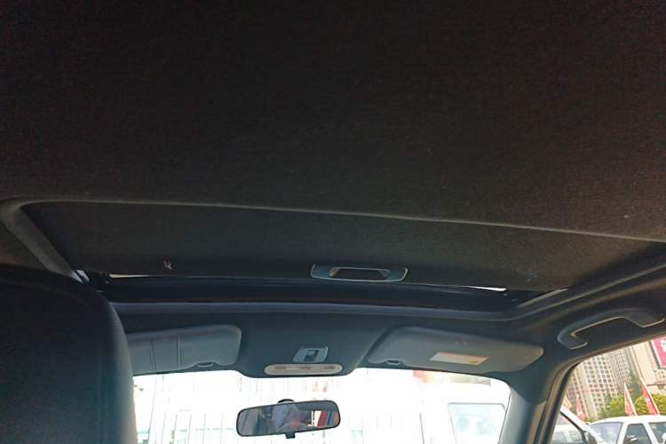 Used Infiniti ESQ 2014 1.6L Luxury Edition Headliner