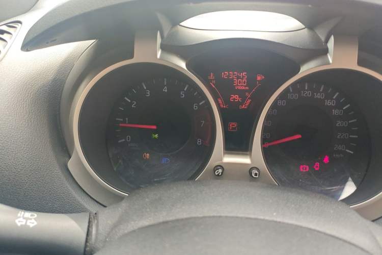 Used Infiniti ESQ 2014 1.6L Luxury Edition Instrument Cluster