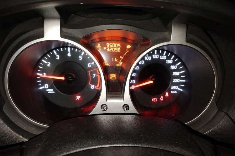 Used Infiniti ESQ 2014 1.6L Spontaneous Edition Instrument Cluster