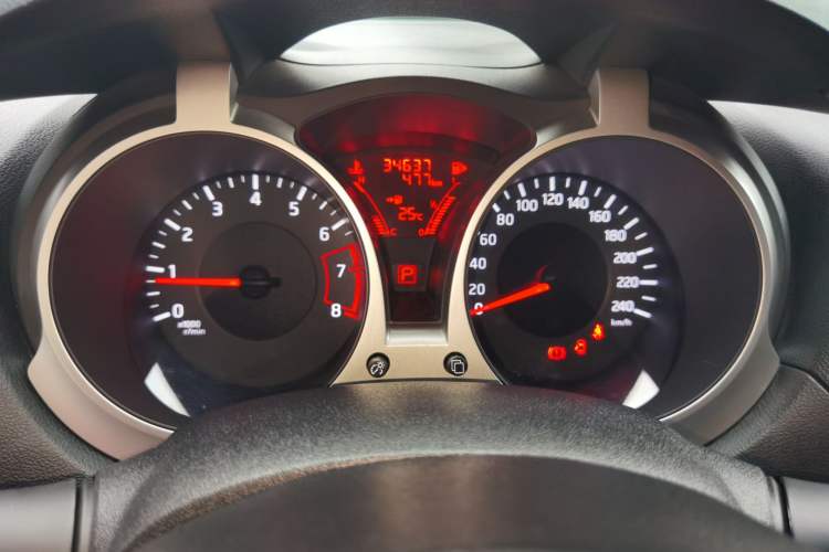 Used Infiniti ESQ 2014 1.6L Spontaneous Edition Instrument Cluster