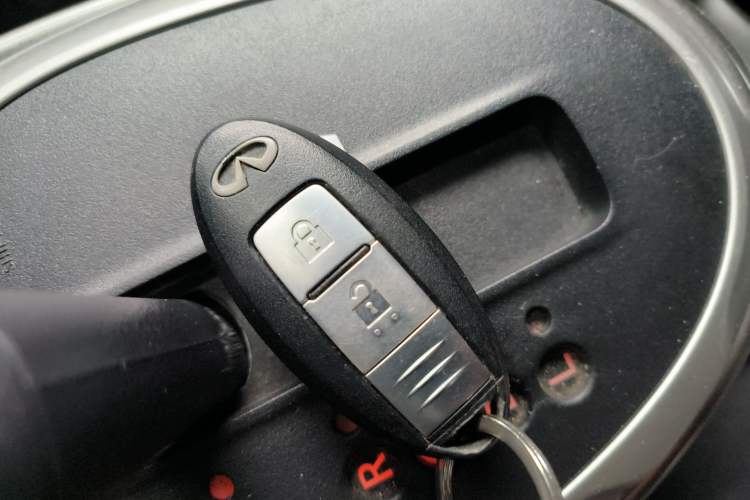 Used Infiniti ESQ 2014 1.6L Spontaneous Edition Interior 1