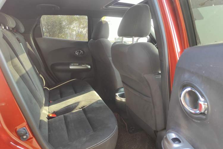 Used Infiniti ESQ 2014 1.6L Spontaneous Edition Interior 1