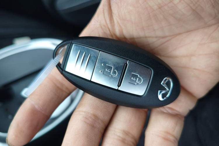 Used Infiniti ESQ 2014 1.6L Spontaneous Edition Interior 1
